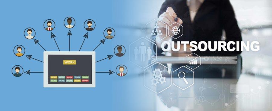What are the global trends in IT and Software Outsourcing in 2020?